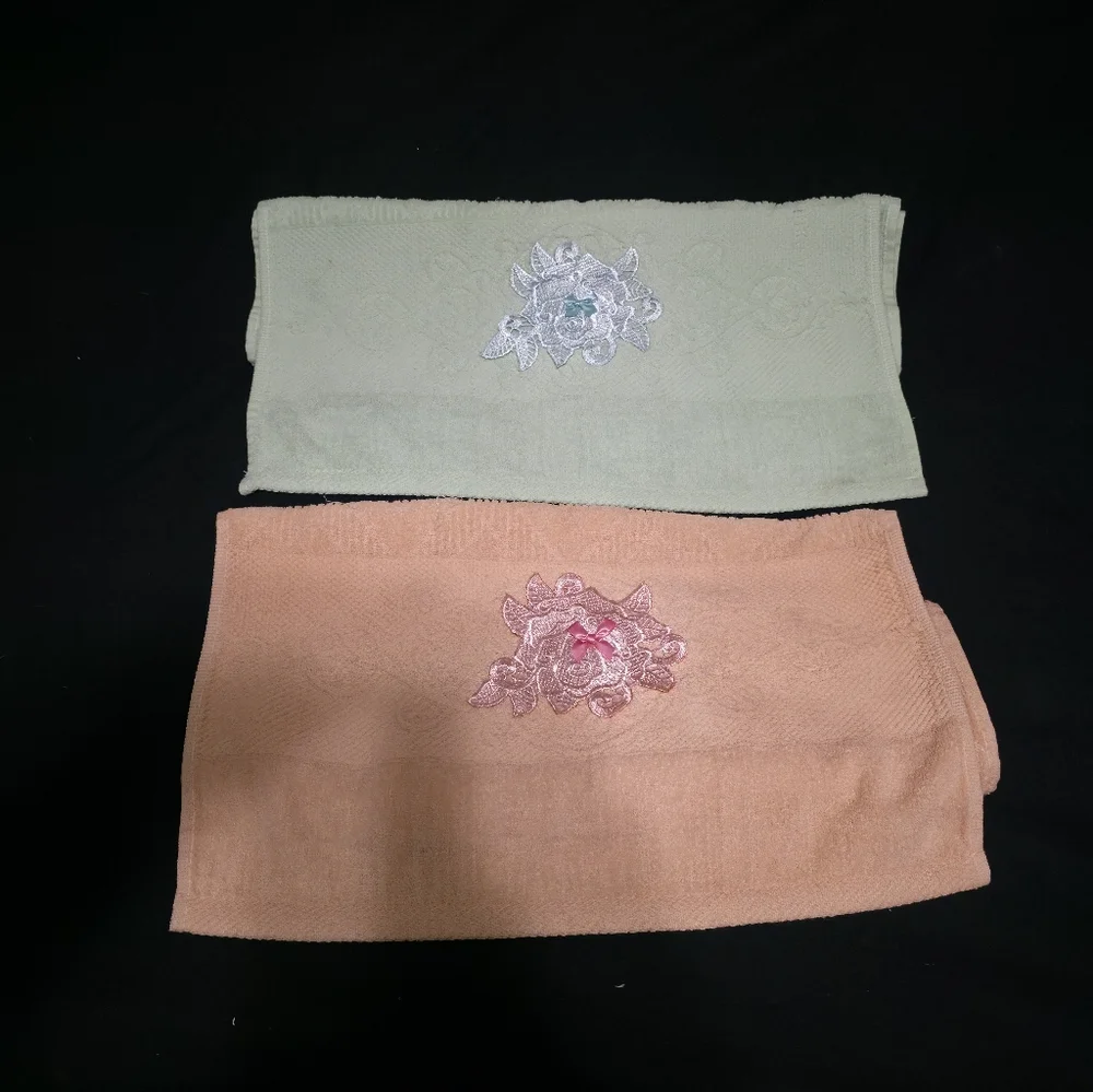 Embroidered Towels Set